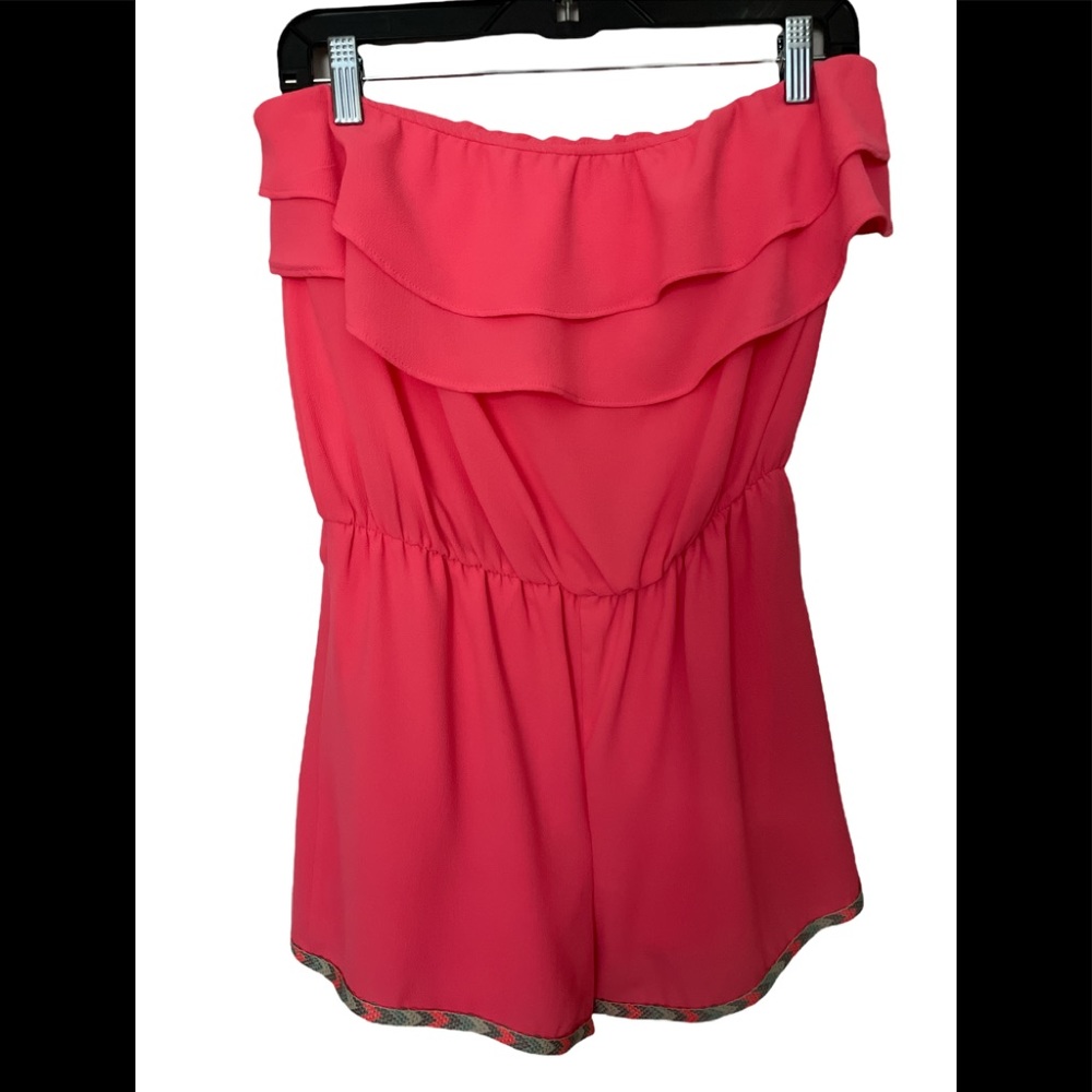 Honey Punch Brand. Strapless Ruffle Short Romper. Size Medium. Coral Color